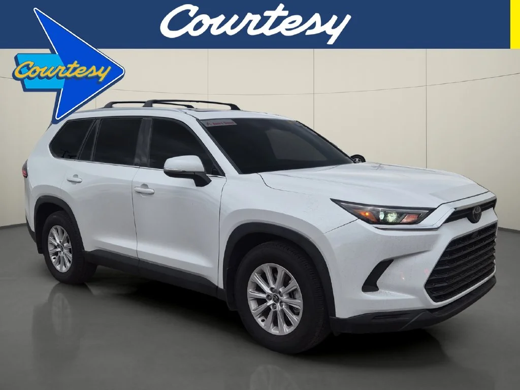Used 2025 Beige Toyota XLE image 1