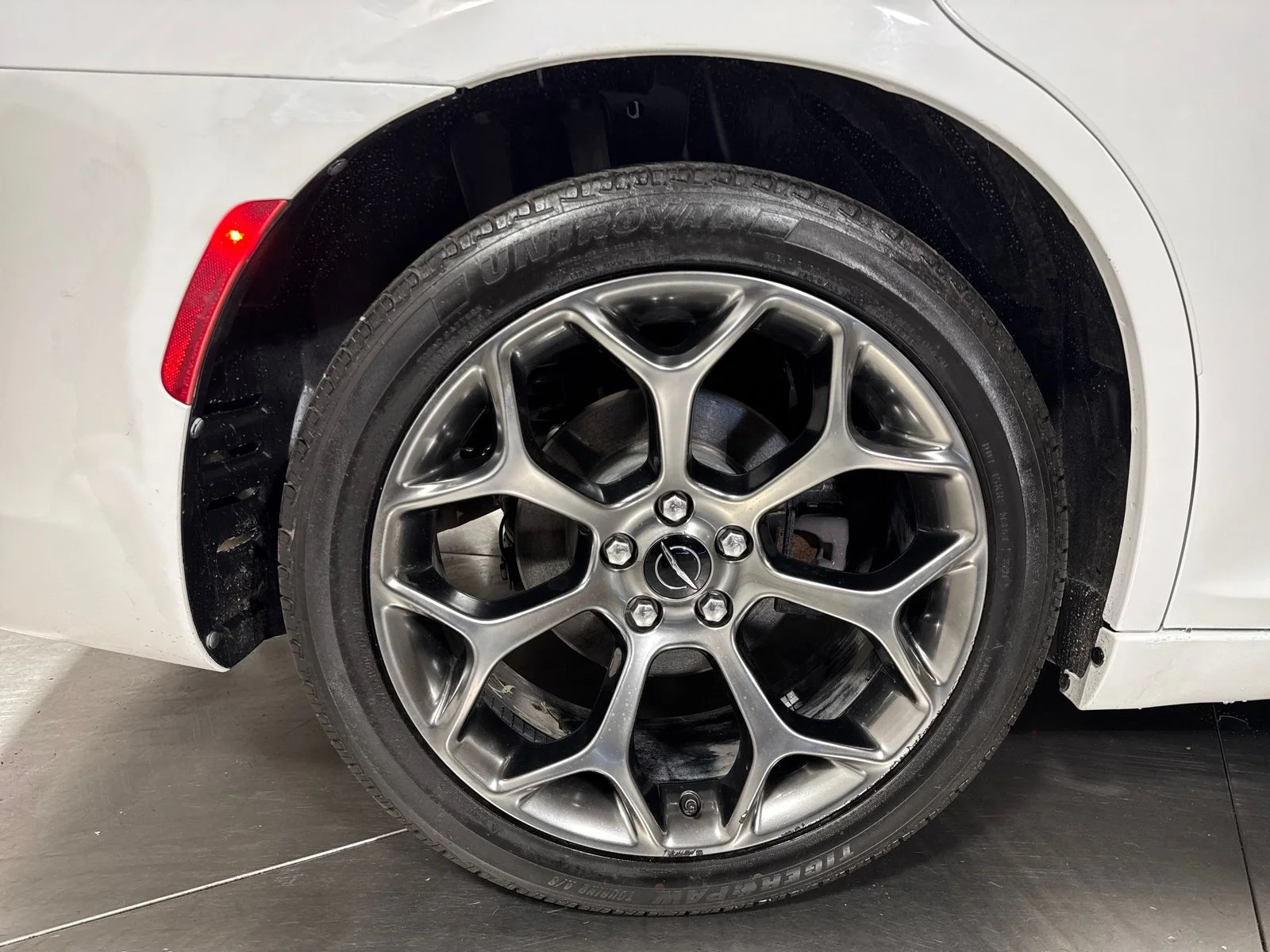 Used 2018 Bright White Clearcoat Chrysler Touring image 13