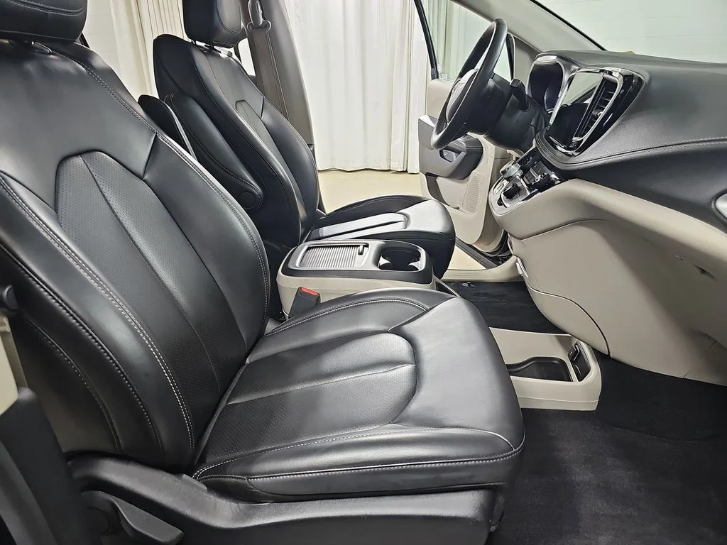 2023 Chrysler Pacifica Hybrid Touring L - Photo 13