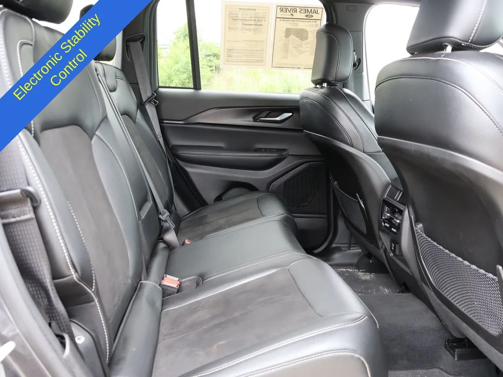 Used 2023 Gray Jeep Altitude X image 13