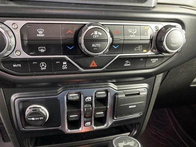 Used 2022 Black Jeep Unlimited Sahara image 21