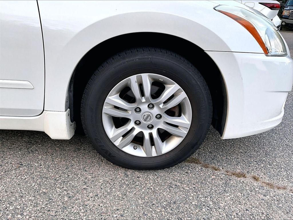 Used 2011 White Nissan 2.5 S image 7