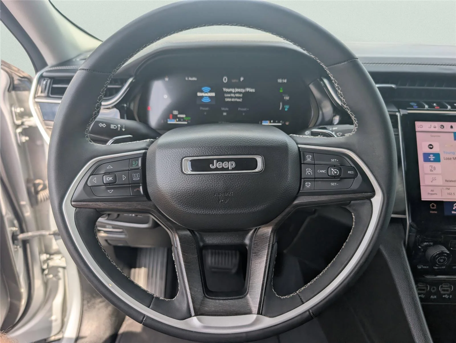 Used 2022 Silver Zynith Jeep 4x4 image 25