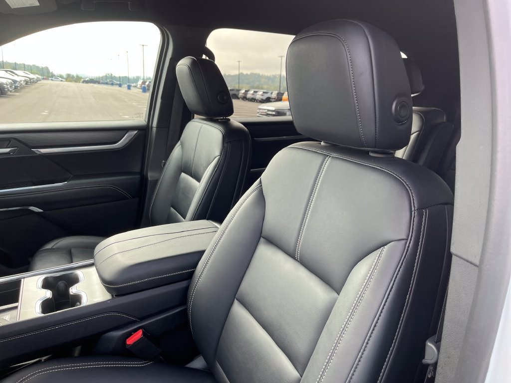 Used 2026 White GMC Elevation image 12
