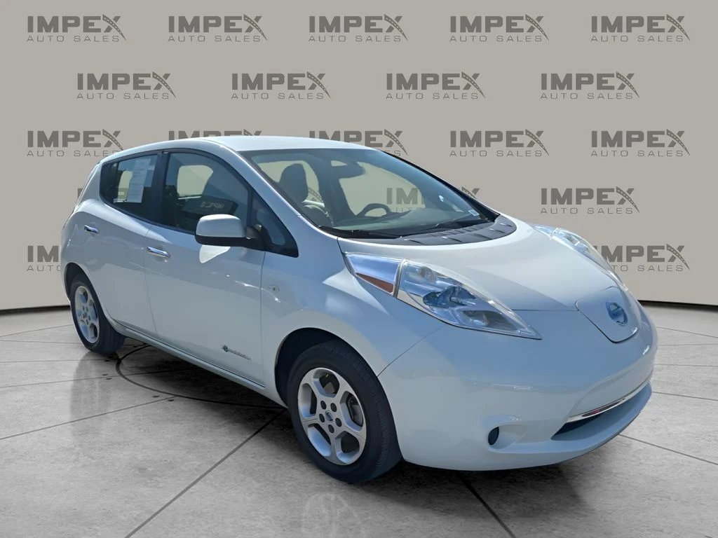 Used 2012 White Nissan SV image 8