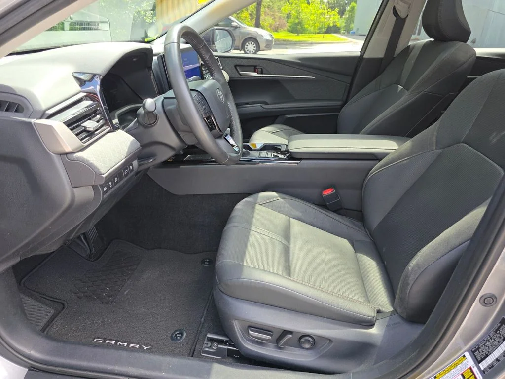 Certified Used 2025  Toyota XLE image 24