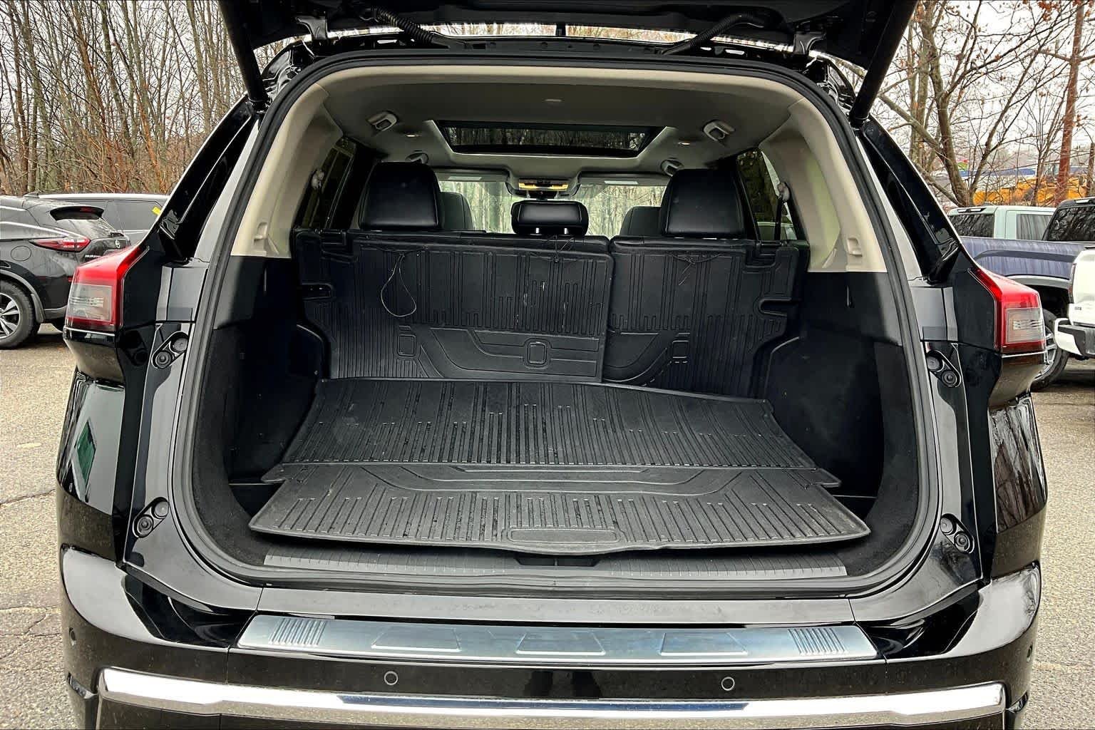 Used 2025 Super Black Nissan Platinum image 56