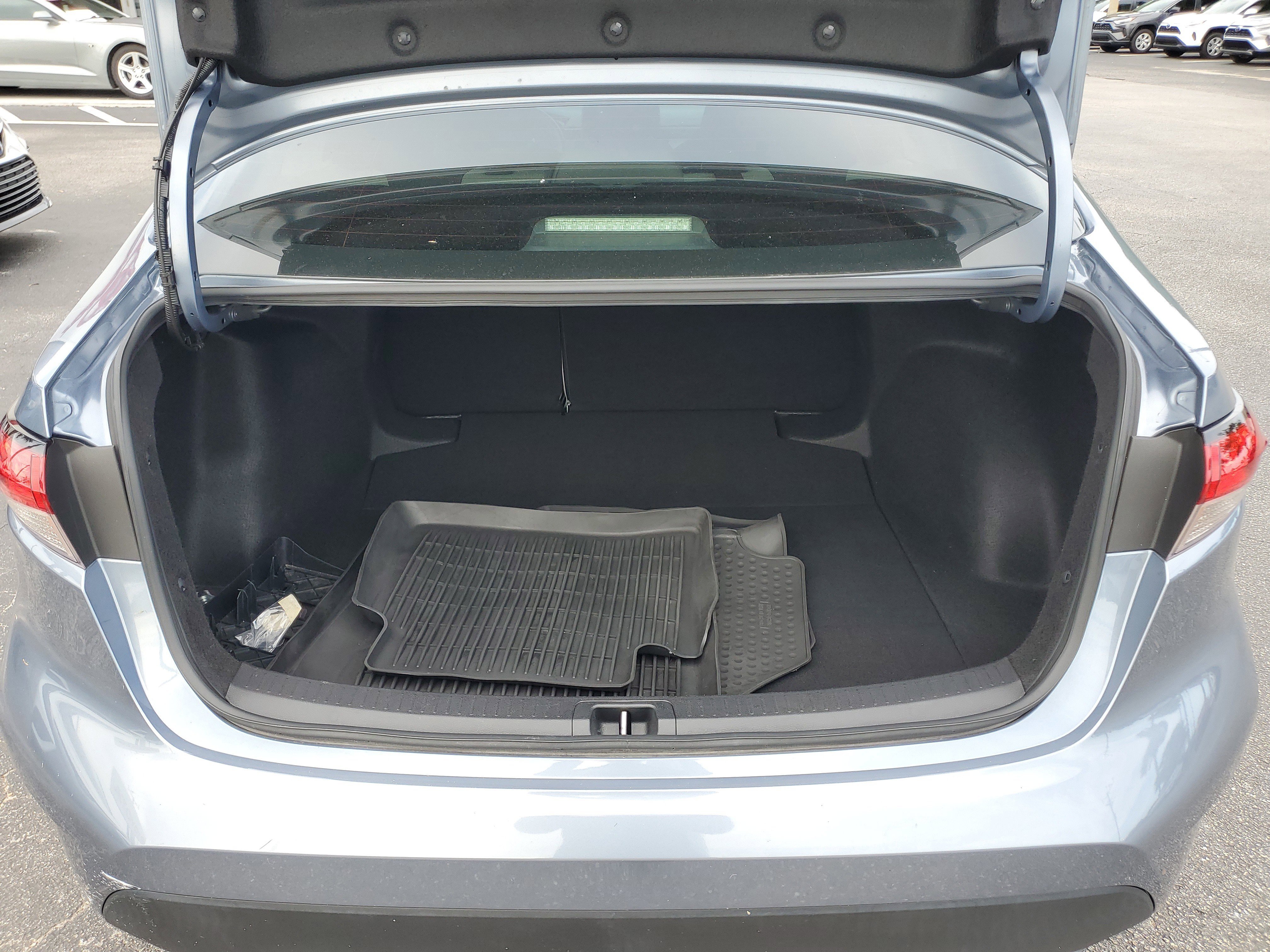 Used 2022  Toyota LE image 4