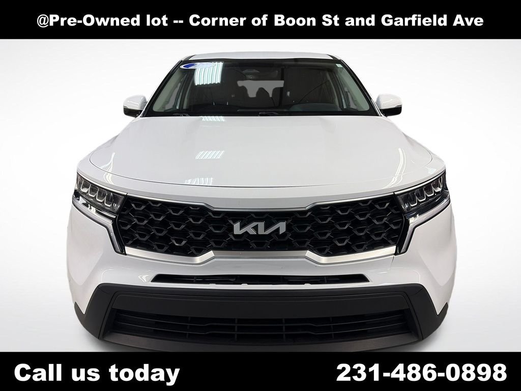 Used 2022 White Kia LX image 12