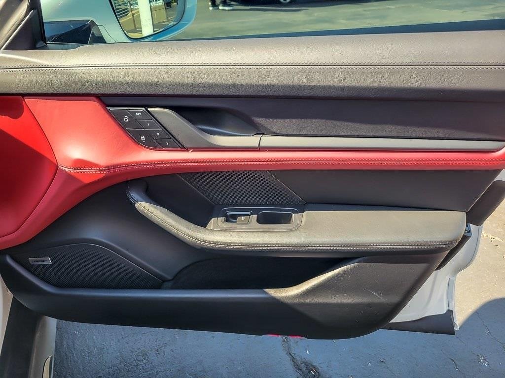 2022 PORSCHE TAYCAN - Image 22