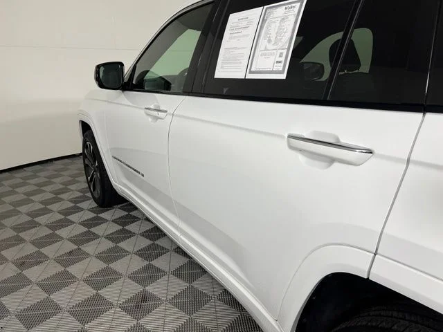 Used 2023 White Jeep Overland image 10