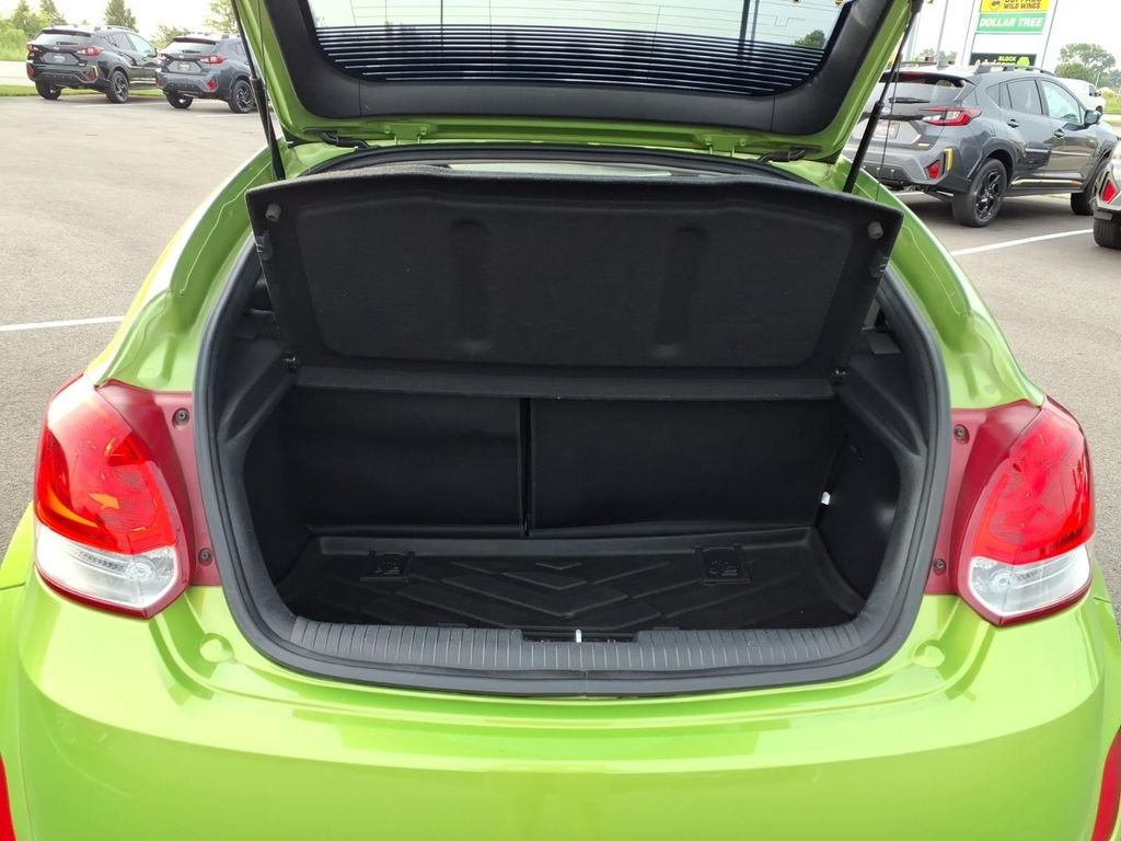 Used 2012 Electrolyte Green Hyundai Base image 12