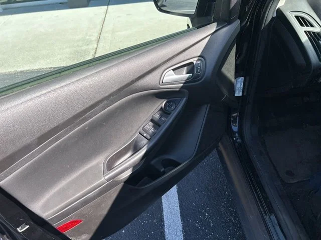 Used 2016 Black Ford SE image 18