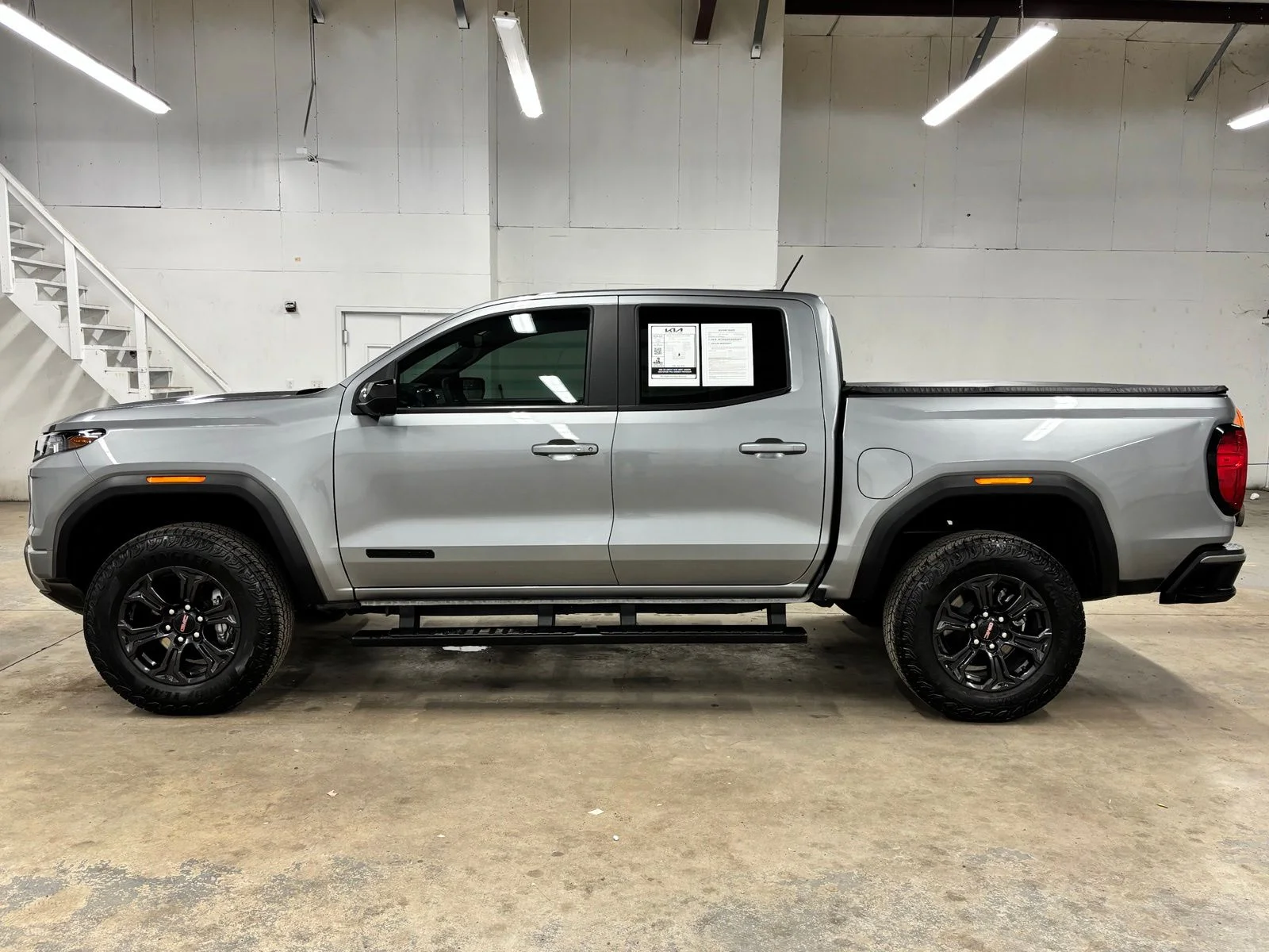 Used 2025 Silver GMC Elevation image 4