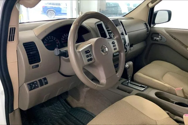 Used 2014 White Nissan SV image 7