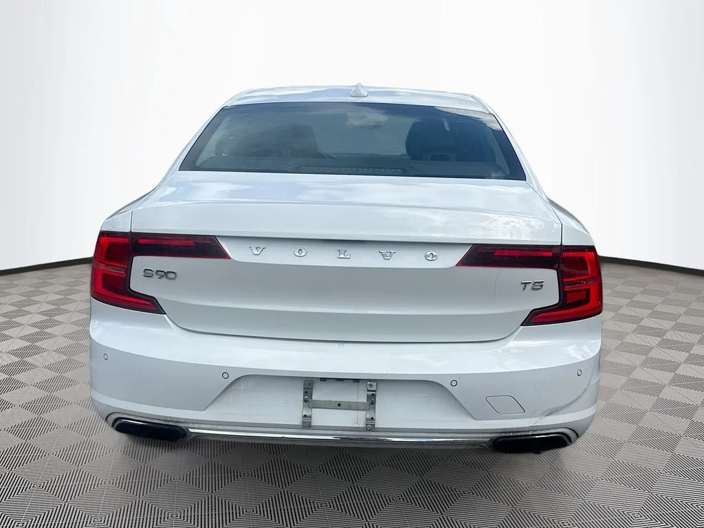 Used 2019  Volvo T5 Momentum image 7