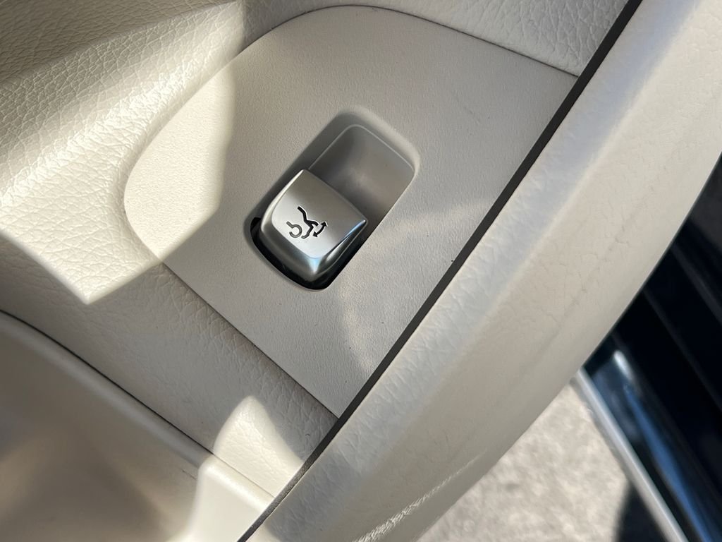 Used 2019  Mercedes-Benz E 300 image 13