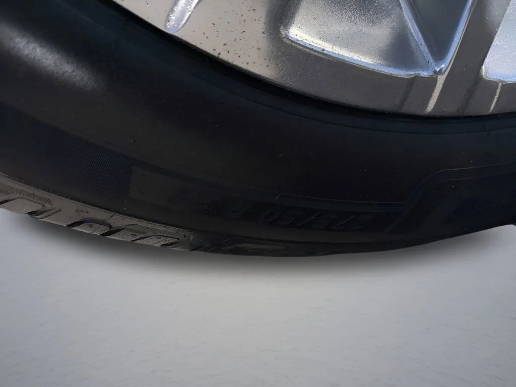 Used 2023 White Frost Tricoat GMC Denali image 35