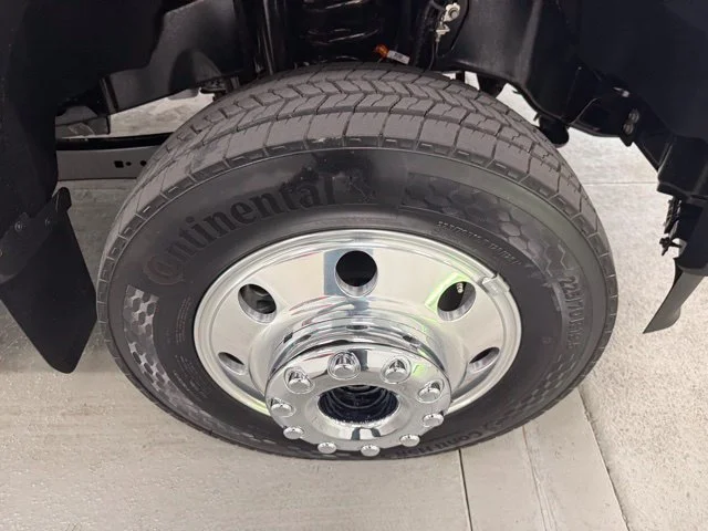 New 2026 Glacier Gray Metallic Tri-Coat Ford F-450® LARIAT® image 22