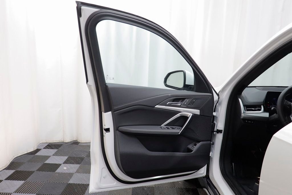 New 2026 Mineral White Metallic BMW xDrive28i image 5