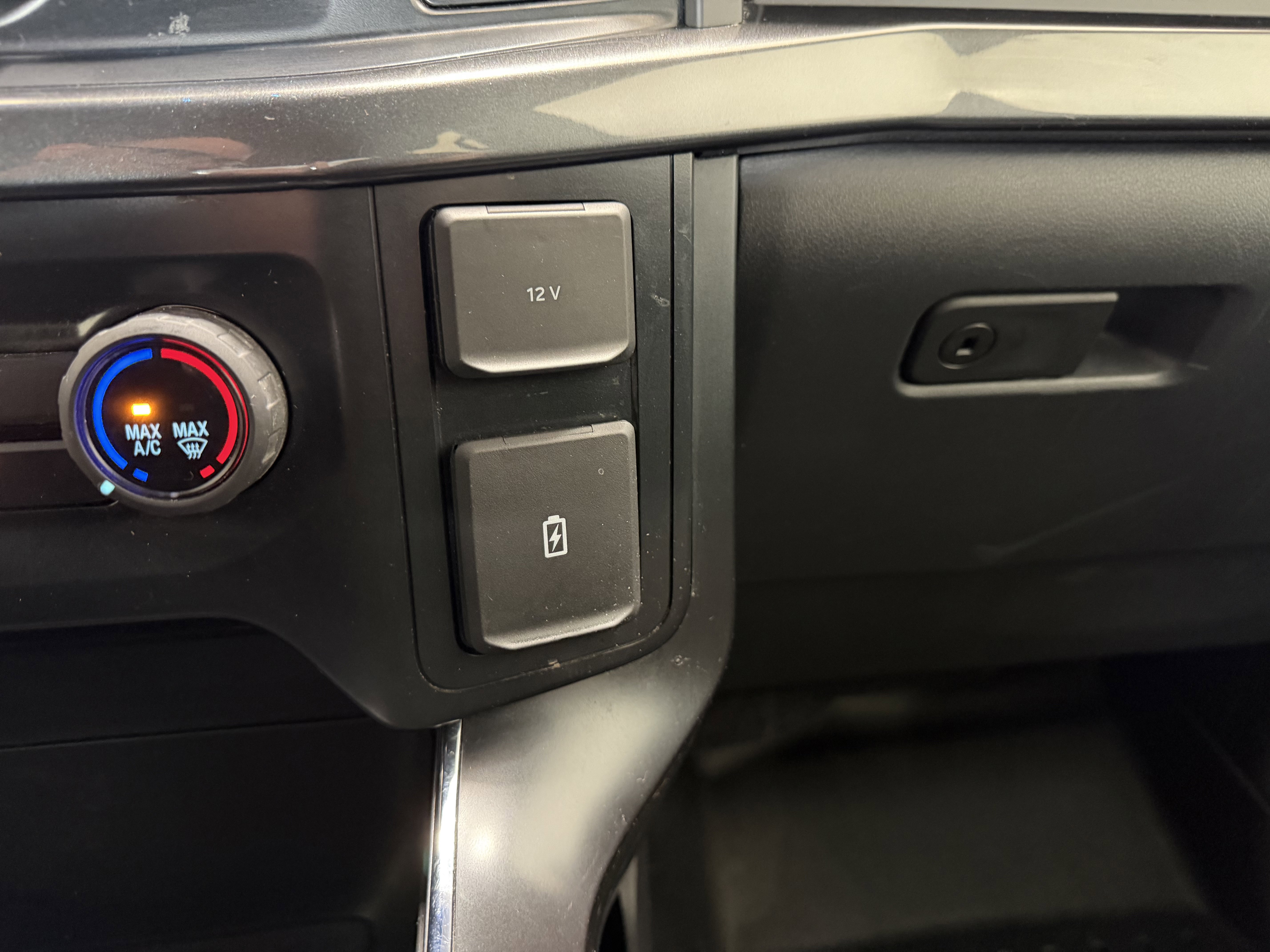 Used 2022 White Metallic Ford XL image 20