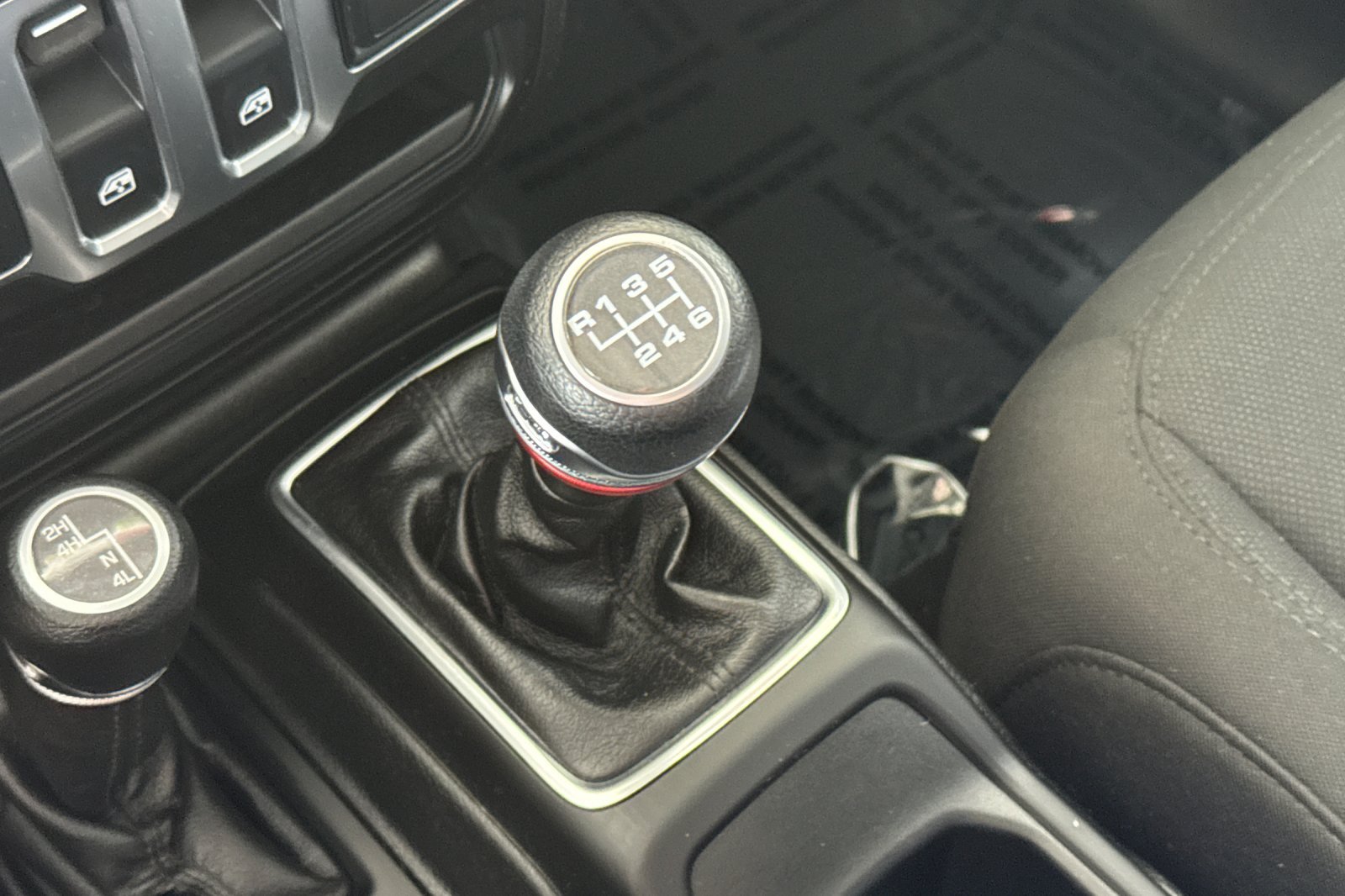 Used 2019 Gray Jeep Sport S image 21