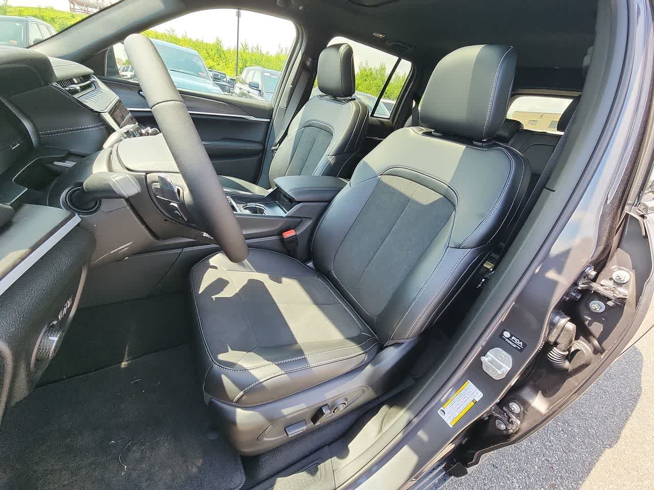 New 2026 Baltic Gray Metallic Clear-Coat Exterior Paint Jeep Laredo Altitude image 13