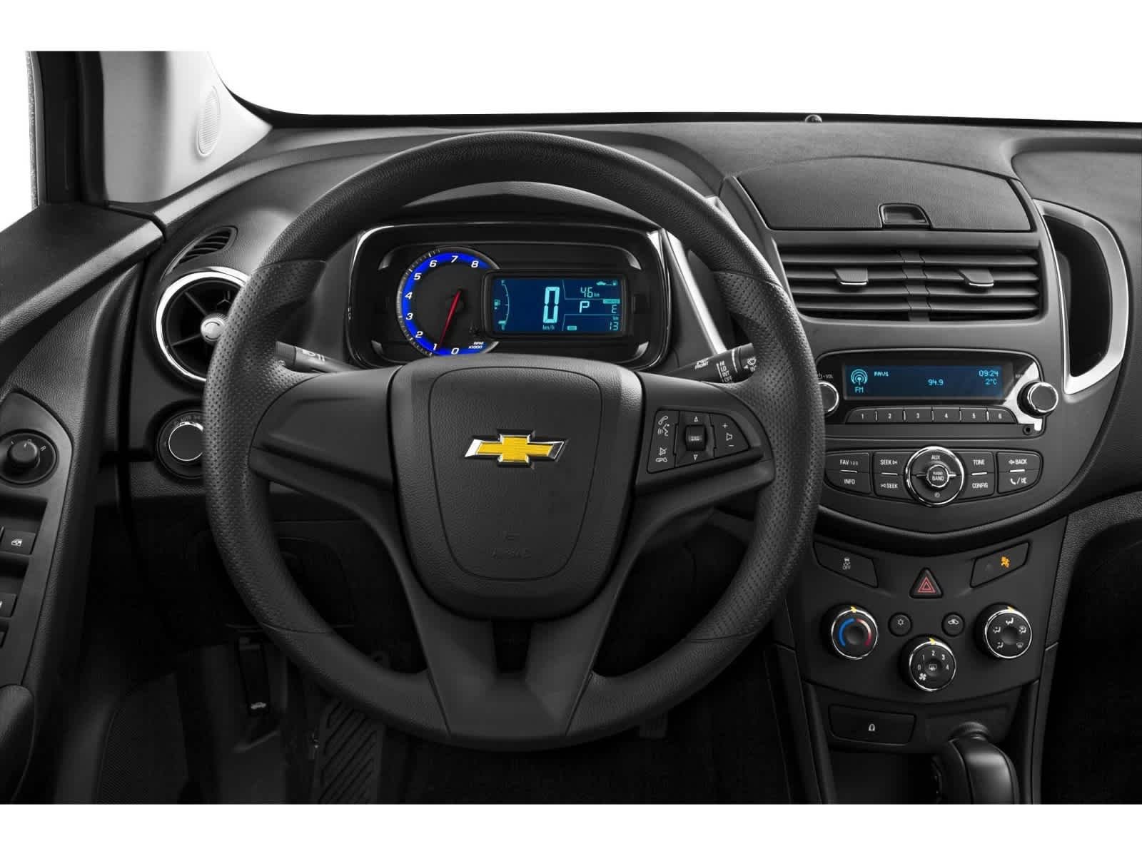 Used 2015 Silver Ice Metallic Chevrolet LS image 4