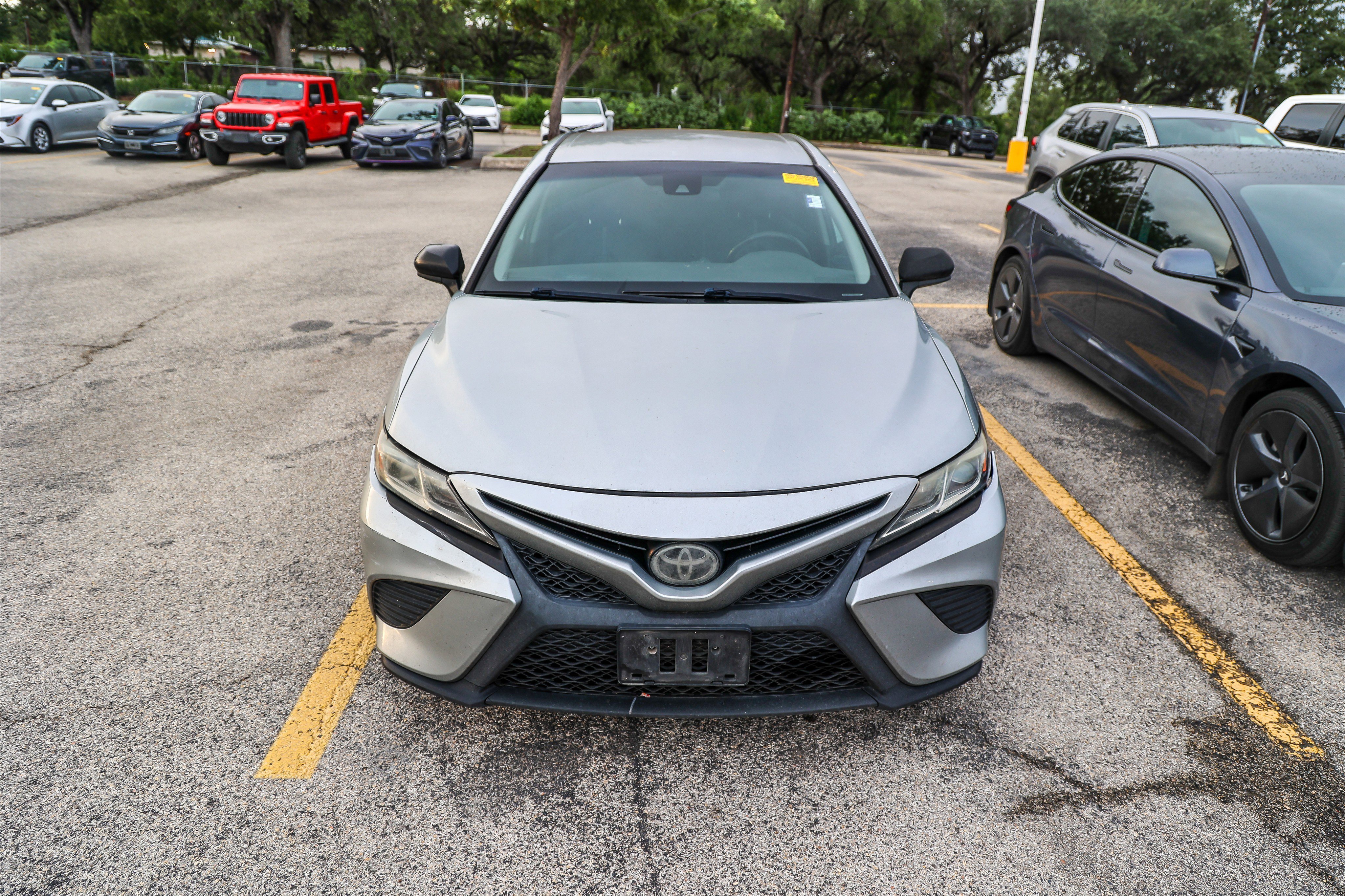 Used 2019 Silver Toyota SE image 4