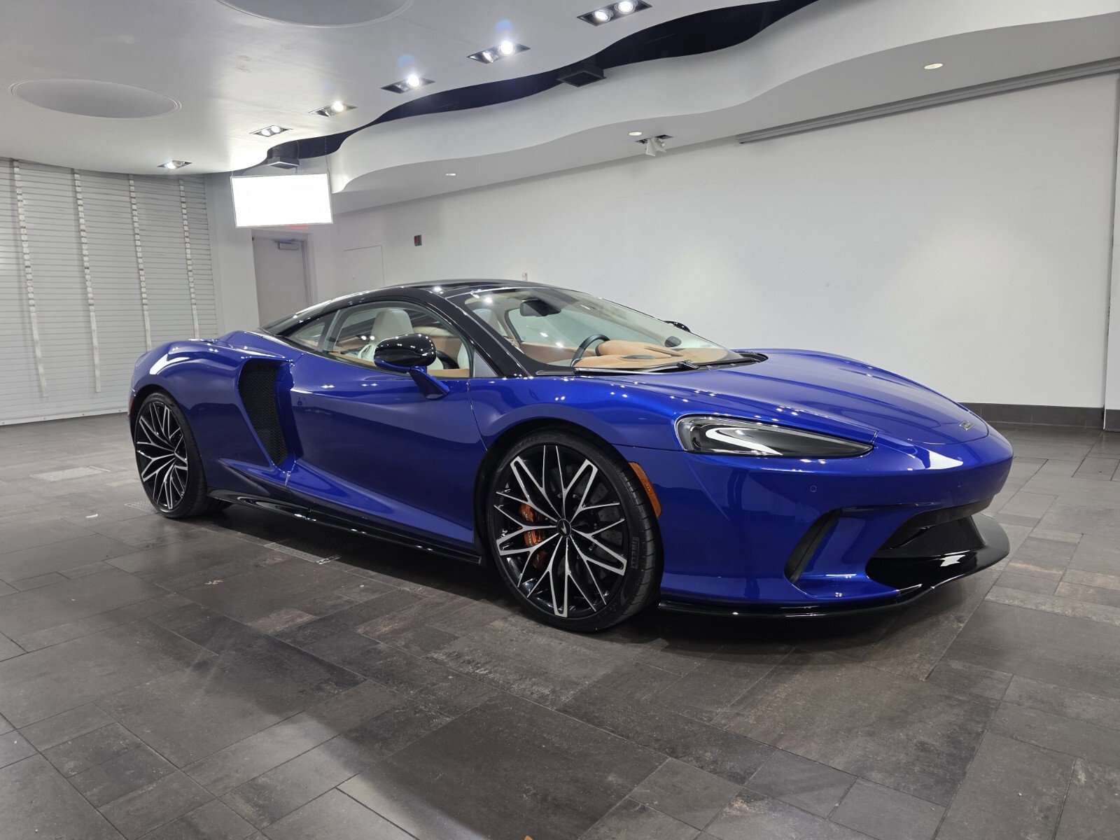 Used 2023 Aurora Blue McLaren  image 25