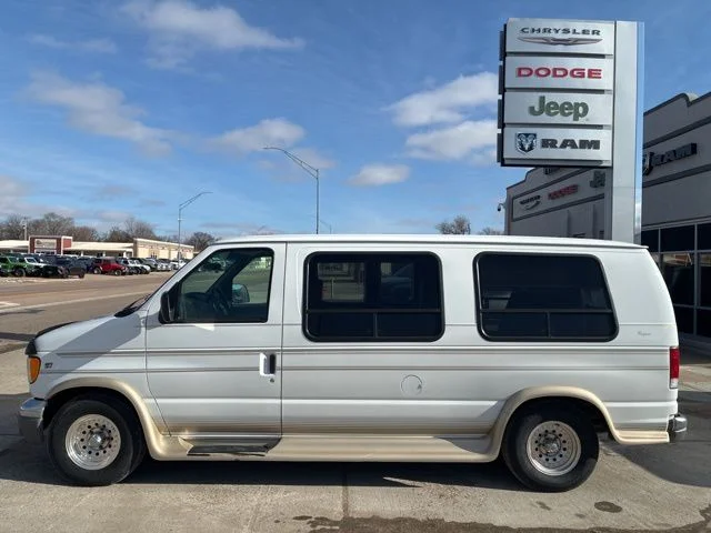 1999 Ford E-Series E-150 VAN's photo