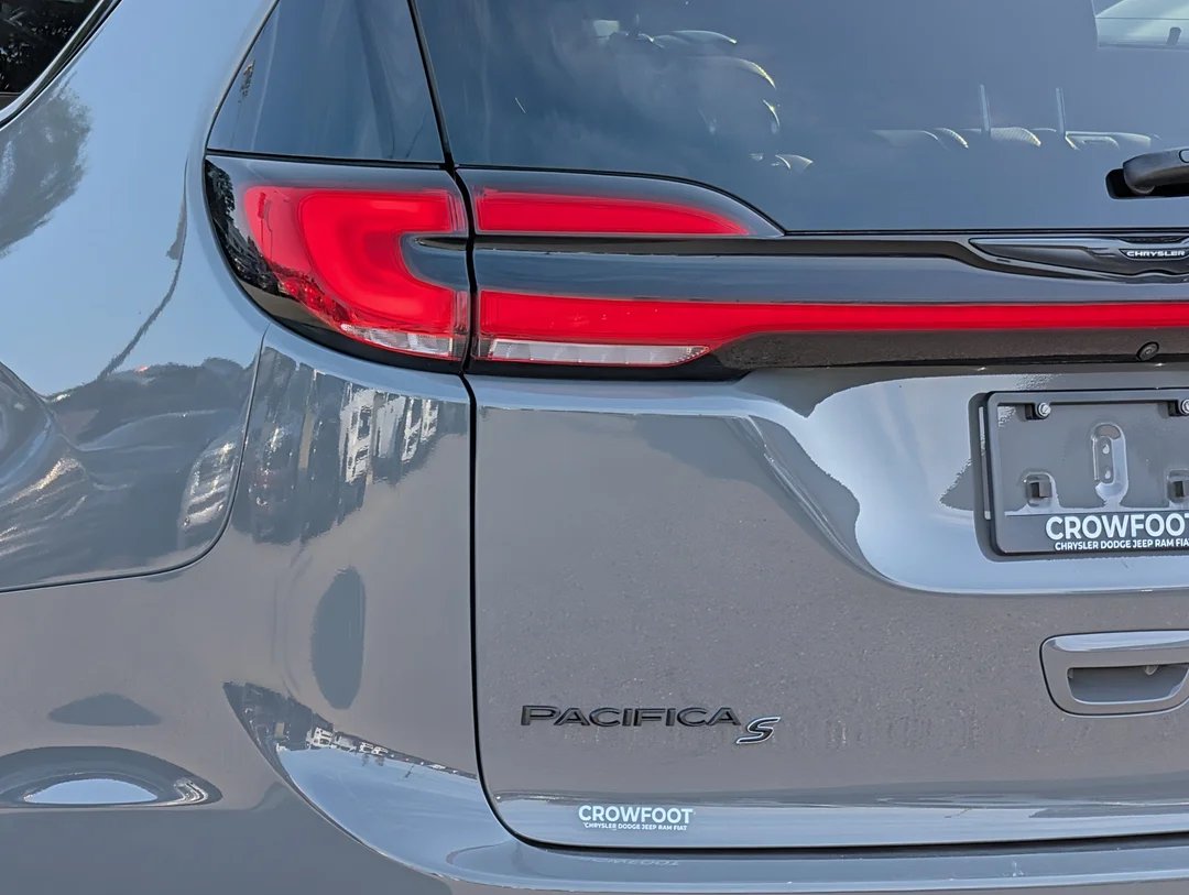 Used 2025 Grey Chrysler Limited - - FWD - Nappa Leather - Full Sunroof - Blind Spot & More! image 11