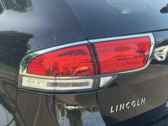 Used 2015 Brown Lincoln Base image 9