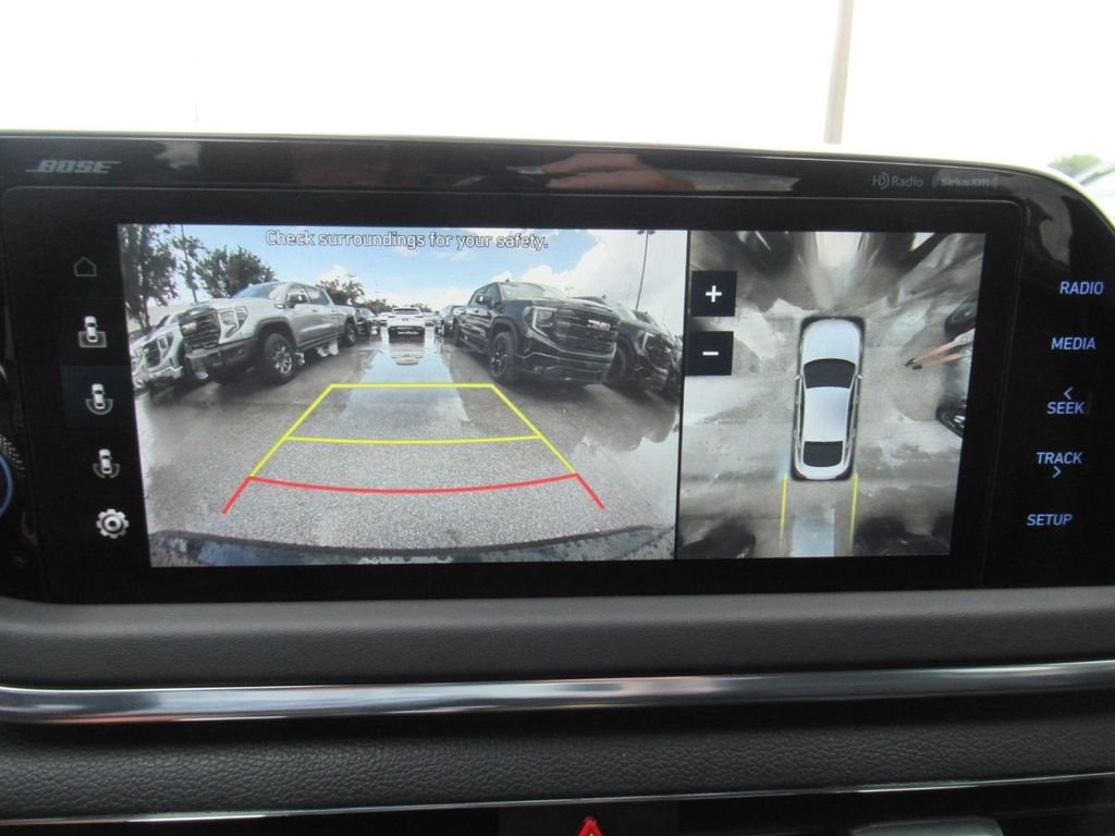 Used 2022 Black Hyundai Limited image 29