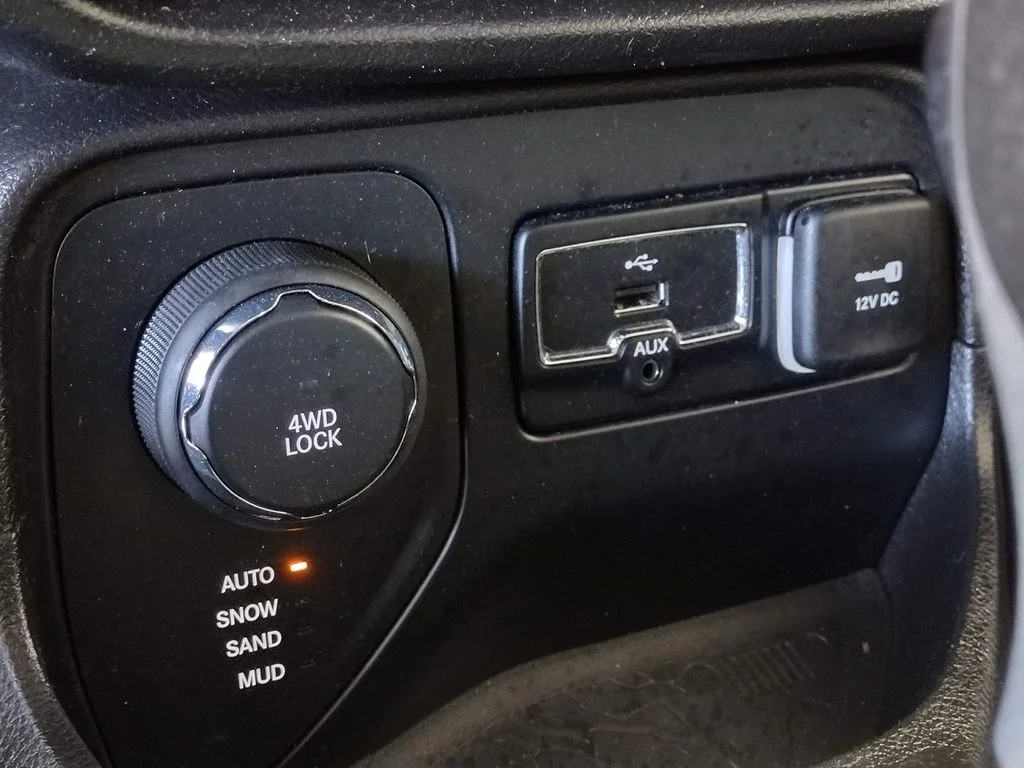 Used 2017 Black Jeep Sport image 27