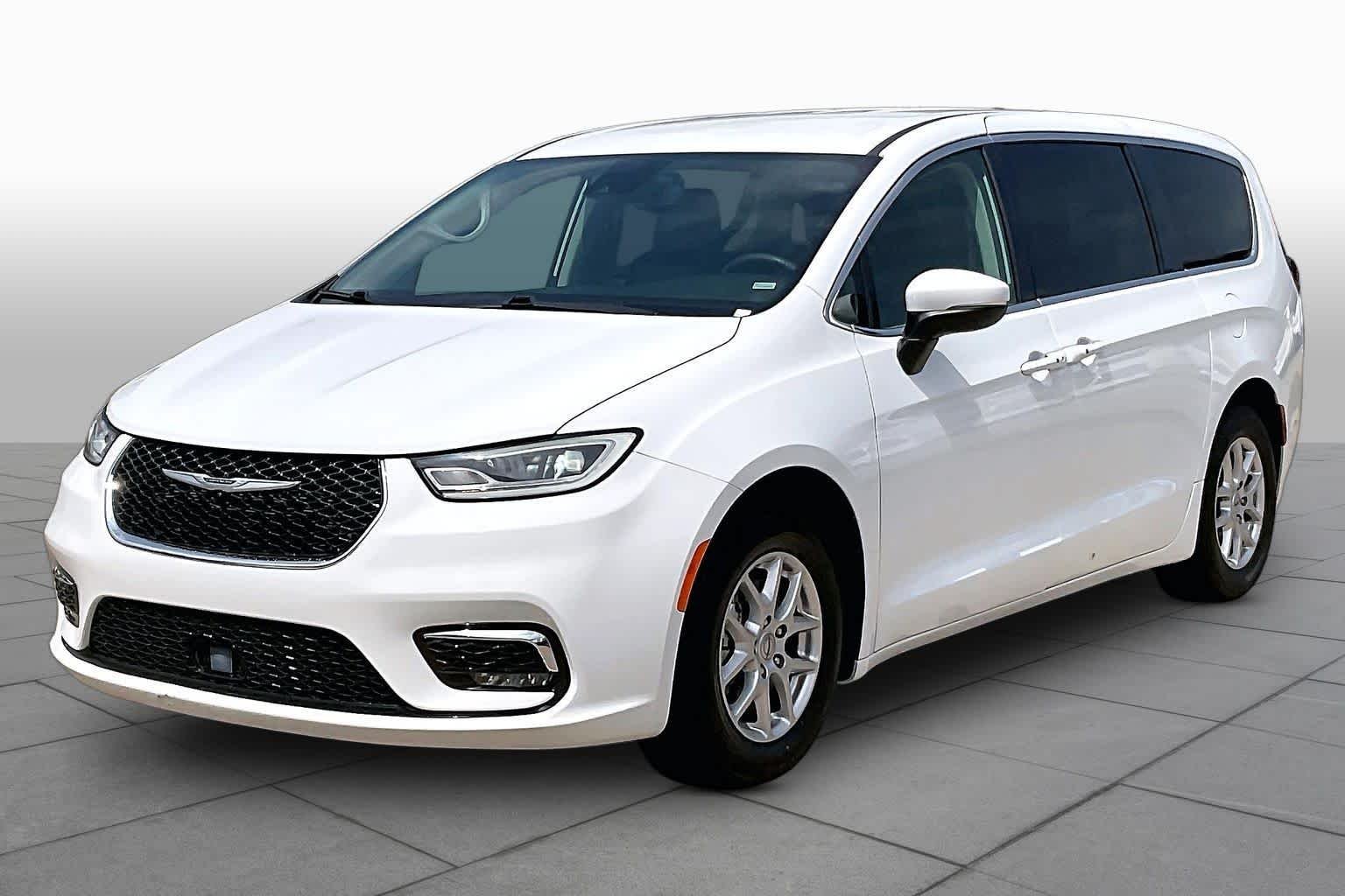 Used 2023 Bright White Clearcoat Chrysler Touring L image 2