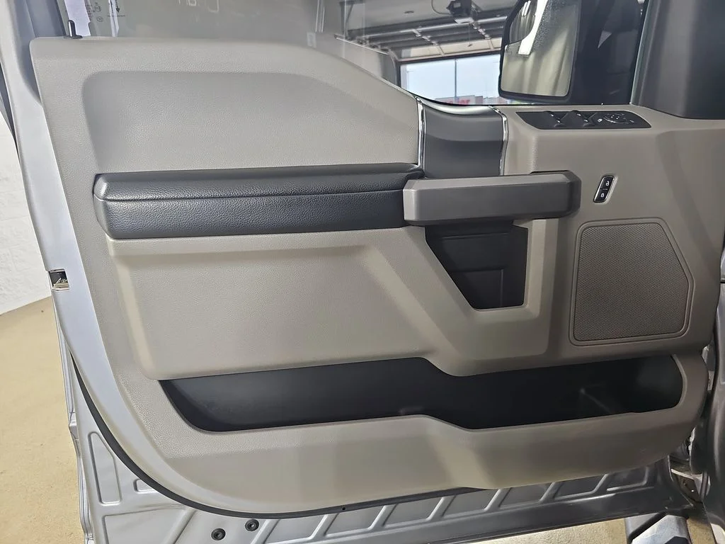 Used 2020 Silver Ford XLT image 31