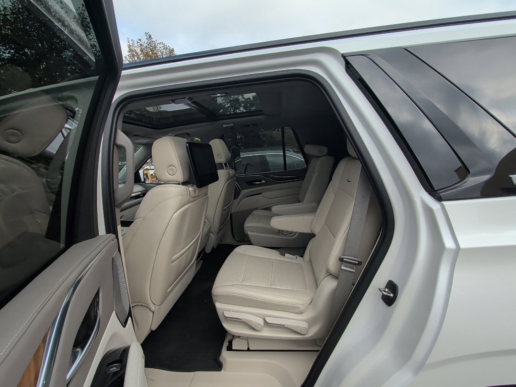 Used 2021 CRYSTAL WHITE TRICOAT Cadillac Sport Platinum image 11