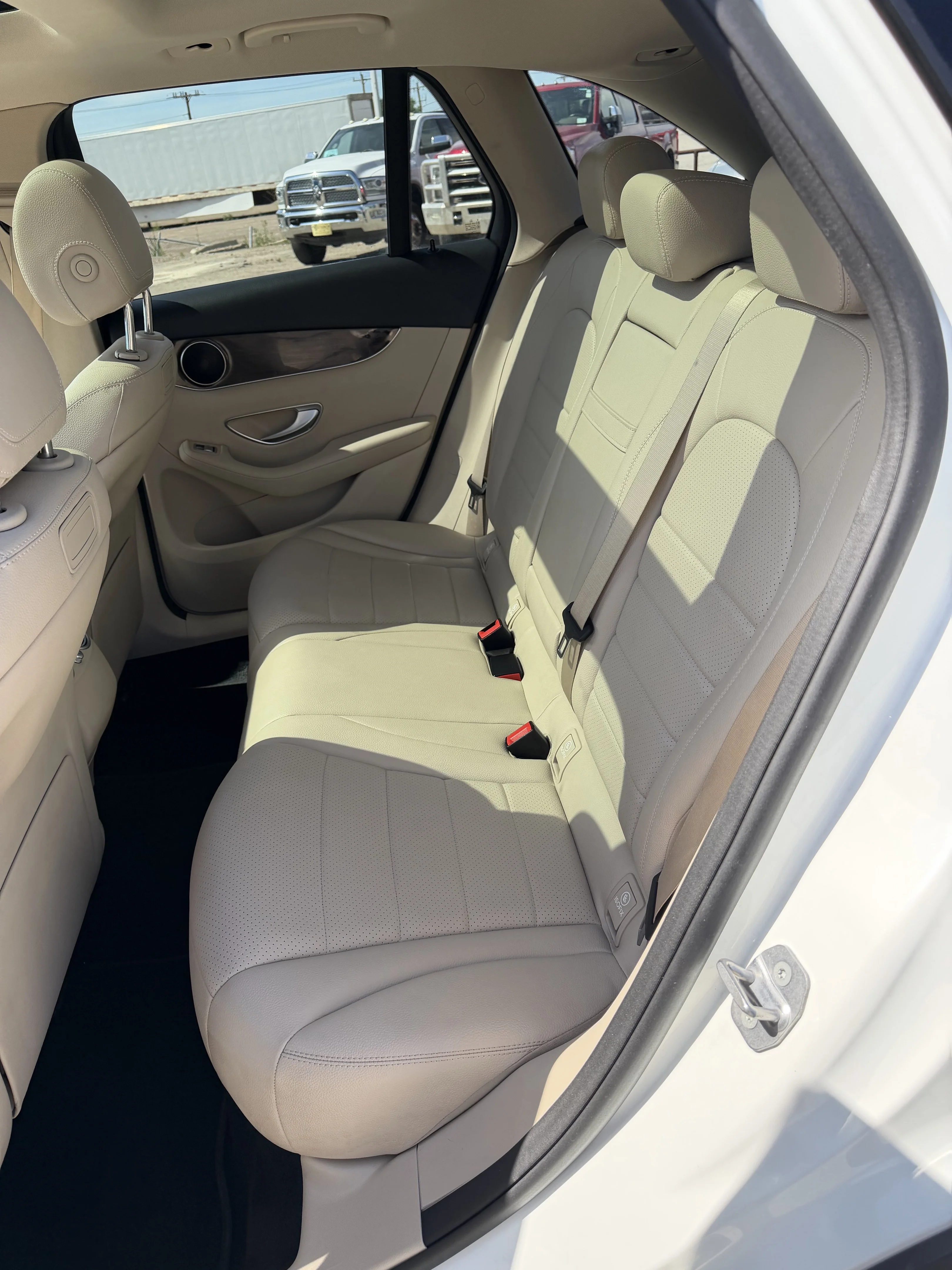 Used 2019 White Mercedes-Benz GLC 300 image 24
