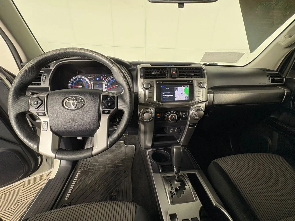 Used 2015 White Toyota SR5 image 8