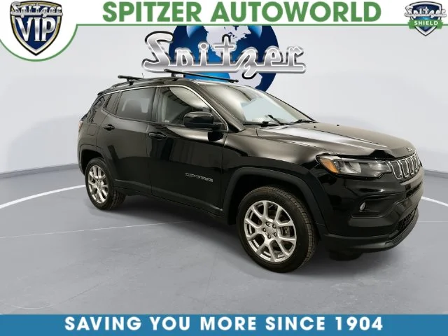 Used 2022 Black Jeep Latitude Lux image 4