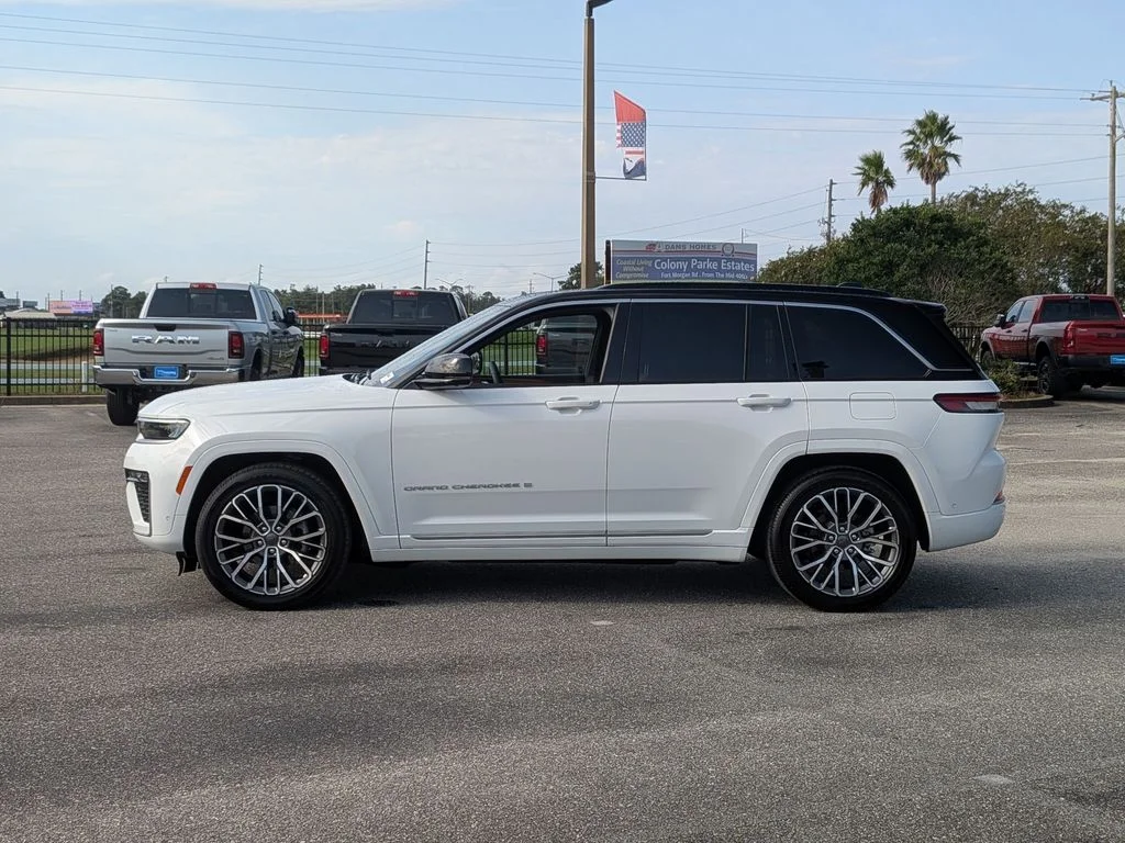 Used 2026 White Jeep Summit image 2