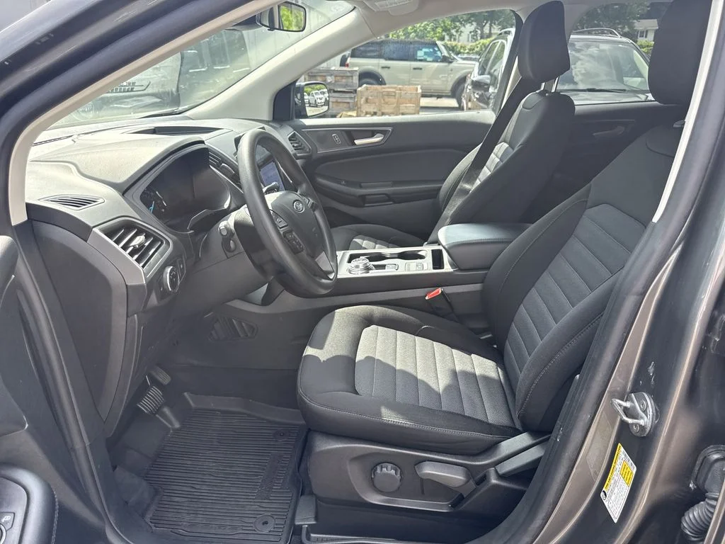 Used 2023 Gray Ford SE image 19