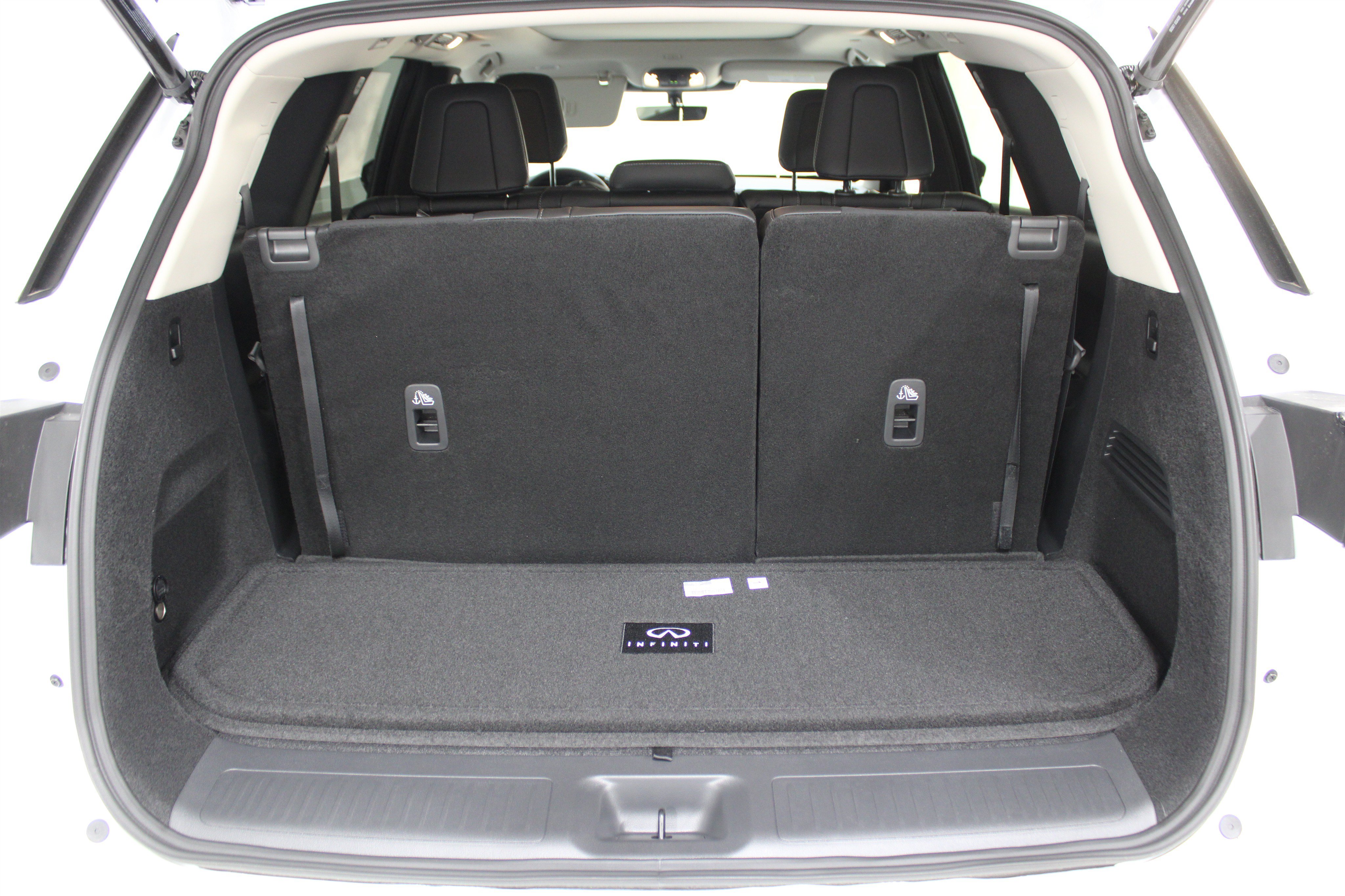 Used 2026 Radiant White INFINITI PURE image 23