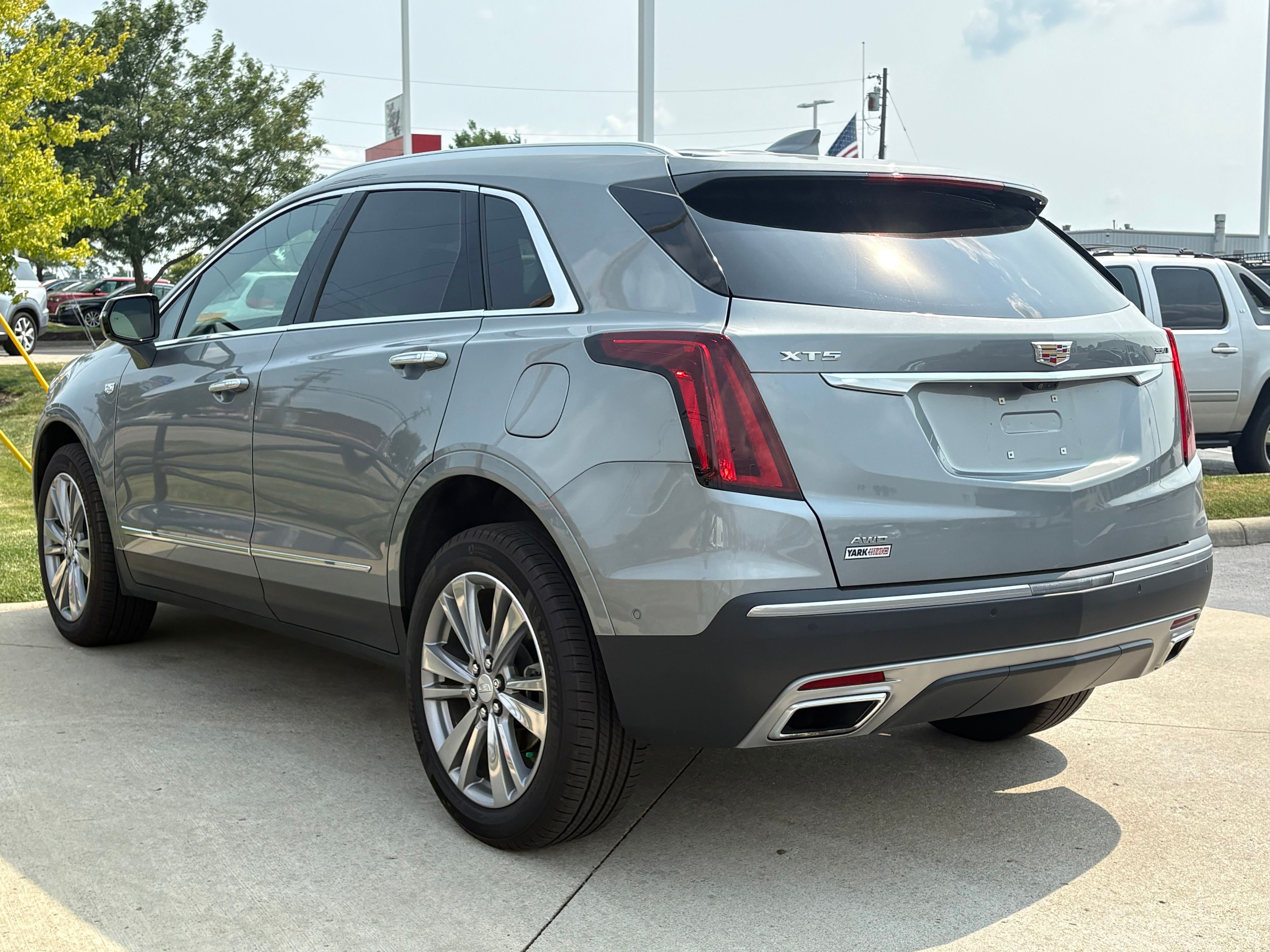 Used 2025 Argent Silver Metallic Cadillac Premium Luxury image 5