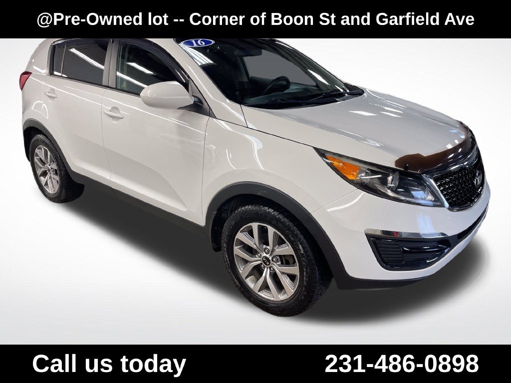 Used 2016 White Kia LX image 7
