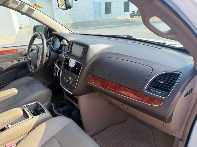 Used 2015 White Chrysler Touring image 11