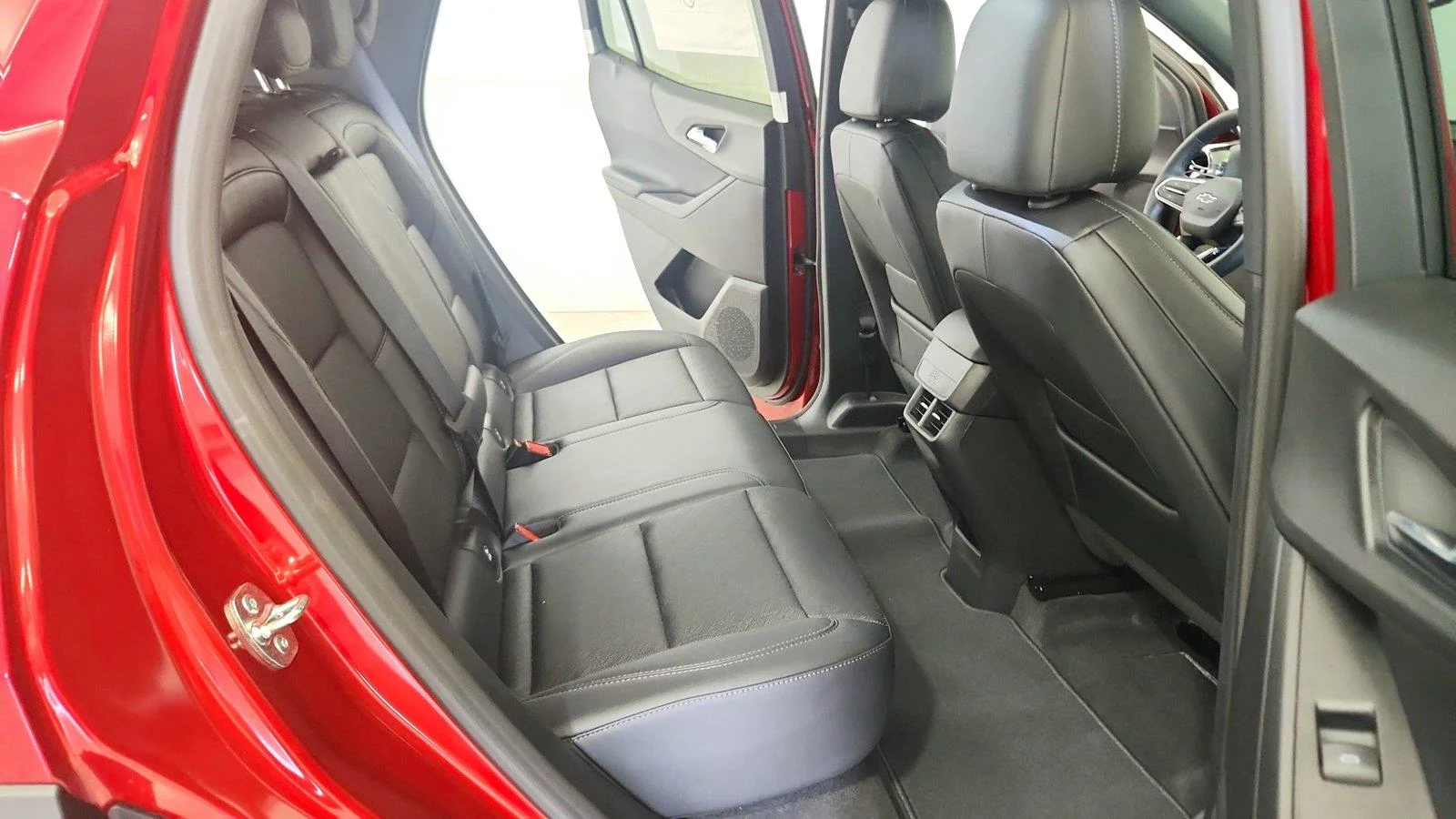 2027 Chevrolet Equinox LT - Photo 29