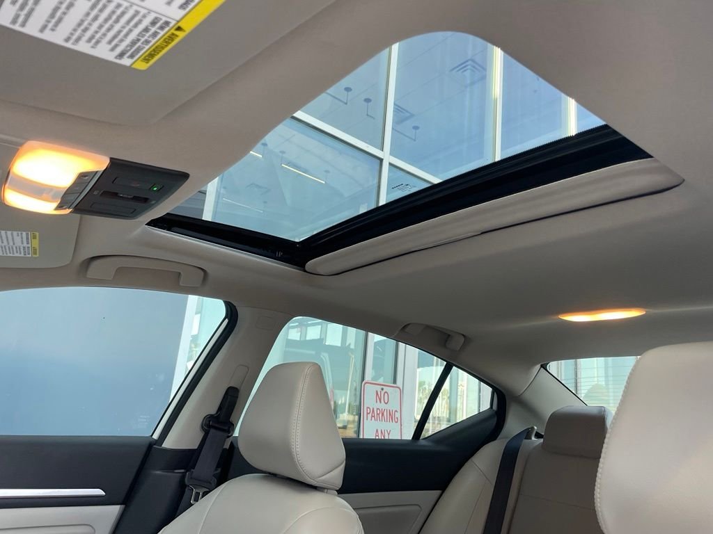 Used 2023 White Nissan 2.5 SL image 12