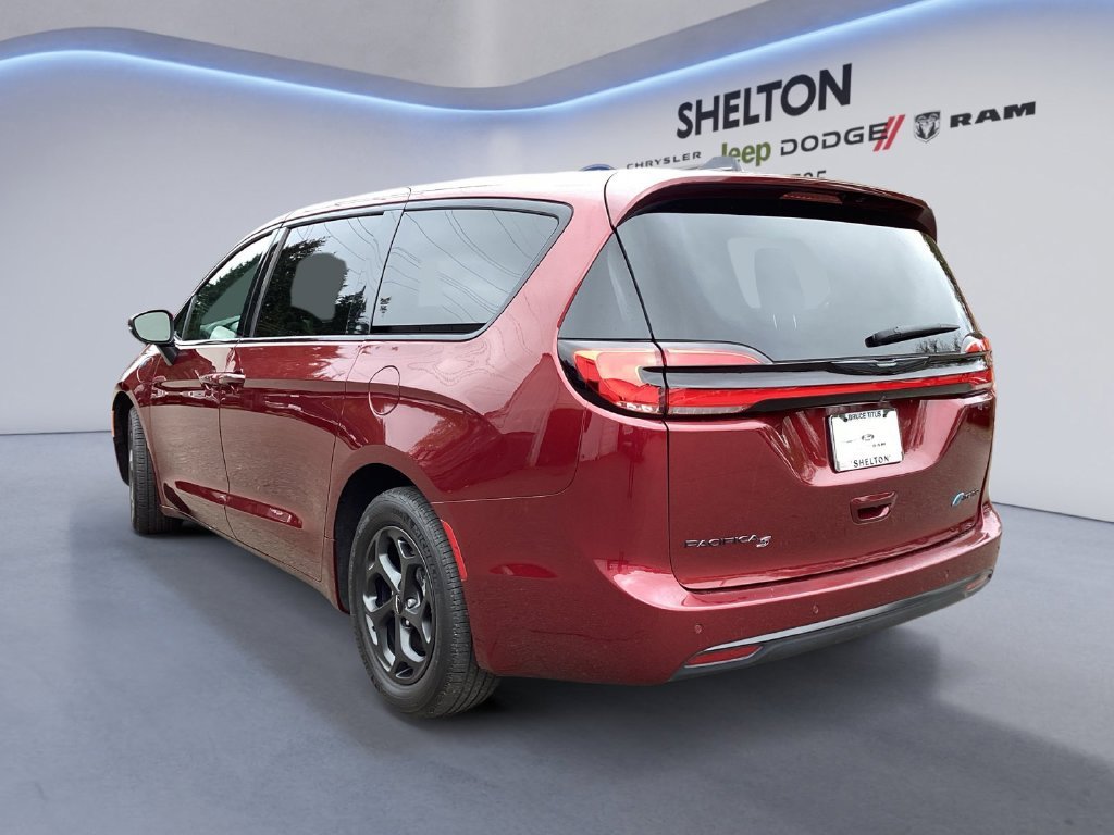 Used 2023 Red Chrysler Touring L image 3